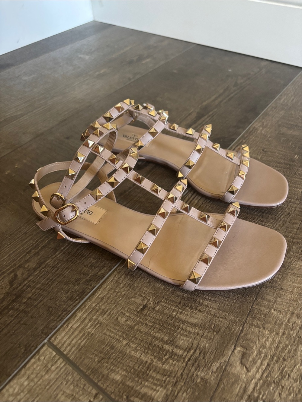Valentino Garavani Rockstud Flat Calfskin Sandal With Straps size 38 - Picture 3 of 17
